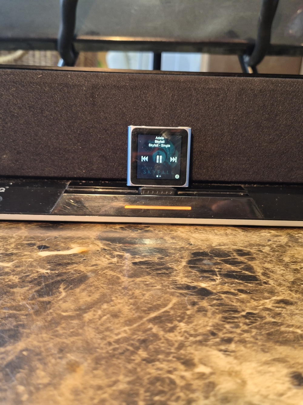 Soundfreaq SFQ-02RB Sound Step Bluetooth Speaker Dock Remote AUX FM TESTED

The